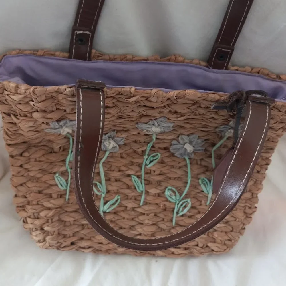 Amanda Smith Straw Weave Purse with Leather Straps, Floral, Purple Interior - Picture 3 of 5